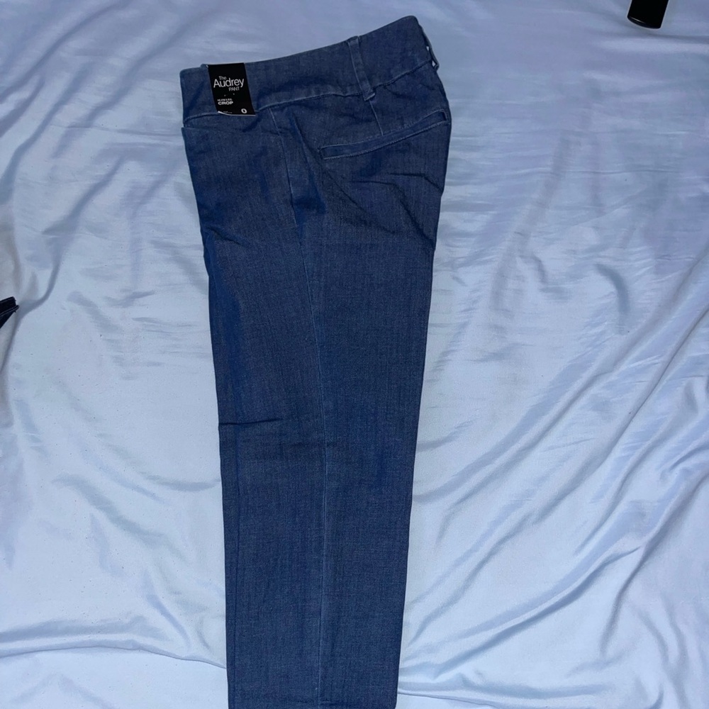BRAND NEW! NEVER WORN! New York and company. Audrey pant-cropped leg. Size 0